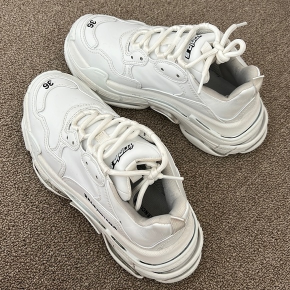 AUTHENTIC Balenciaga Triple S White Sneakers. - Picture 1 of 3